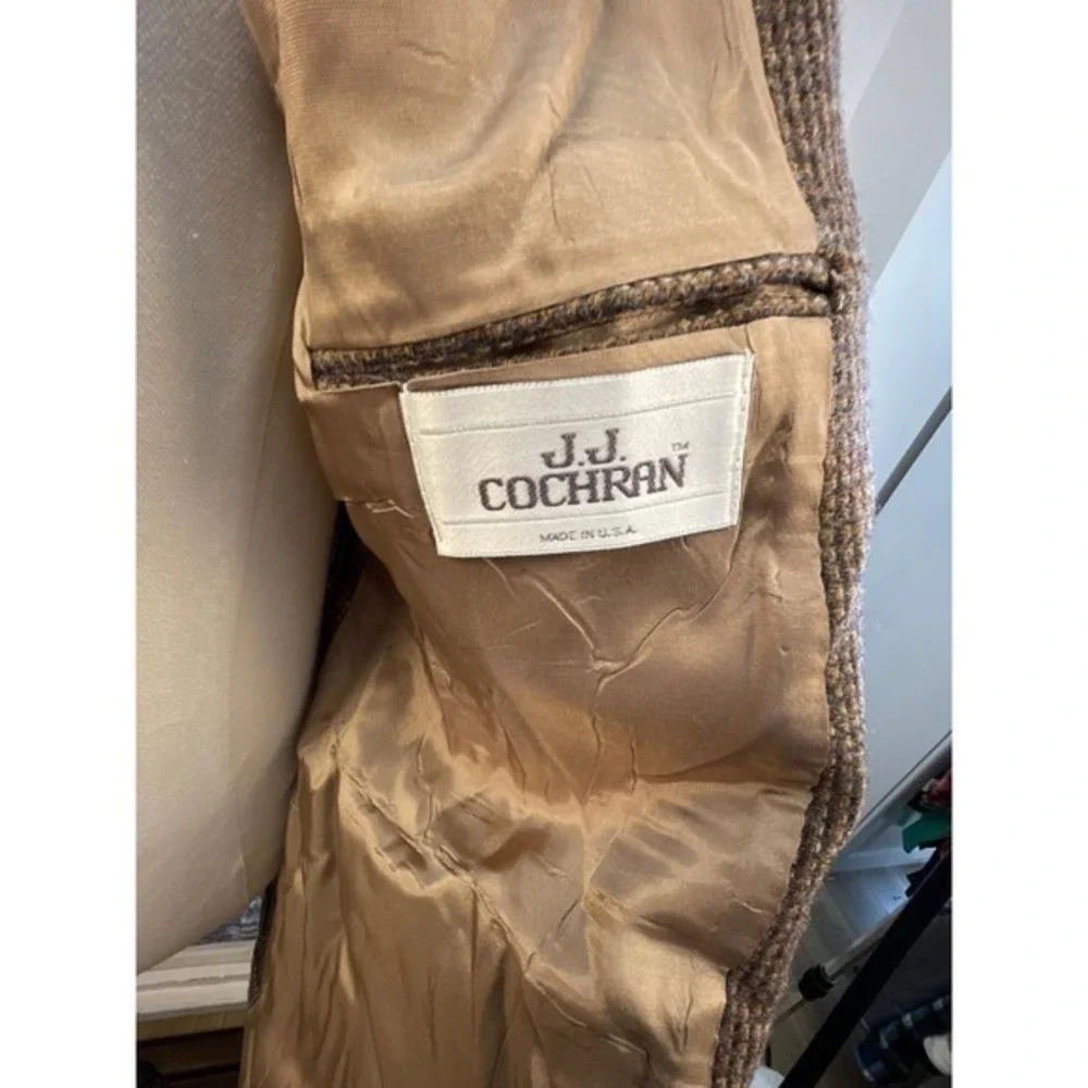 JJ Cochran details vintage